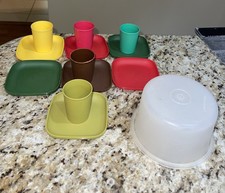 Tupperware Kids Mini Party Serving Set 7 Plates and 5 Mini Tumblers cake top