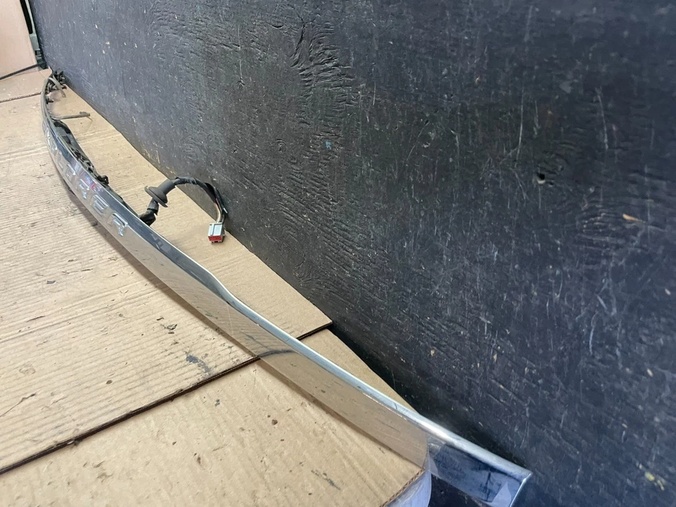 Moldura de puerta trasera Ford Explorer 2011 a 2014 con cámara P8432 DG Foto 2 de 4