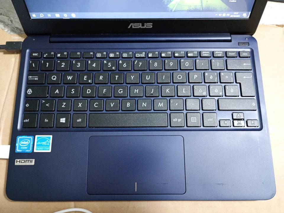 ASUS Vivobook X206HA-FD0077T usato - Immagine 2 di 4