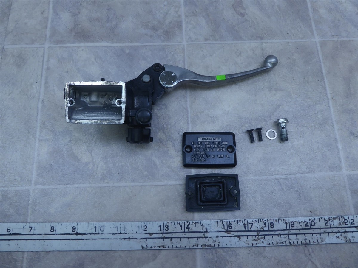 1990 Kawasaki ZX1000B Ninja K719-1) front right brake master