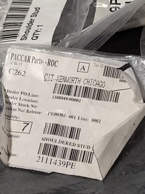 NEW GENUINE PACCAR 2111439PE COMMERICAL TRUCK ENGINE SHOULDER STUD  