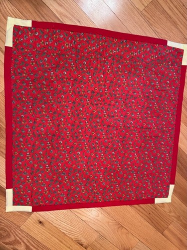 Quilted KId's Blanket or wall hanging, kitten in the middle, red, green, yellow, - Picture 4 of 7
