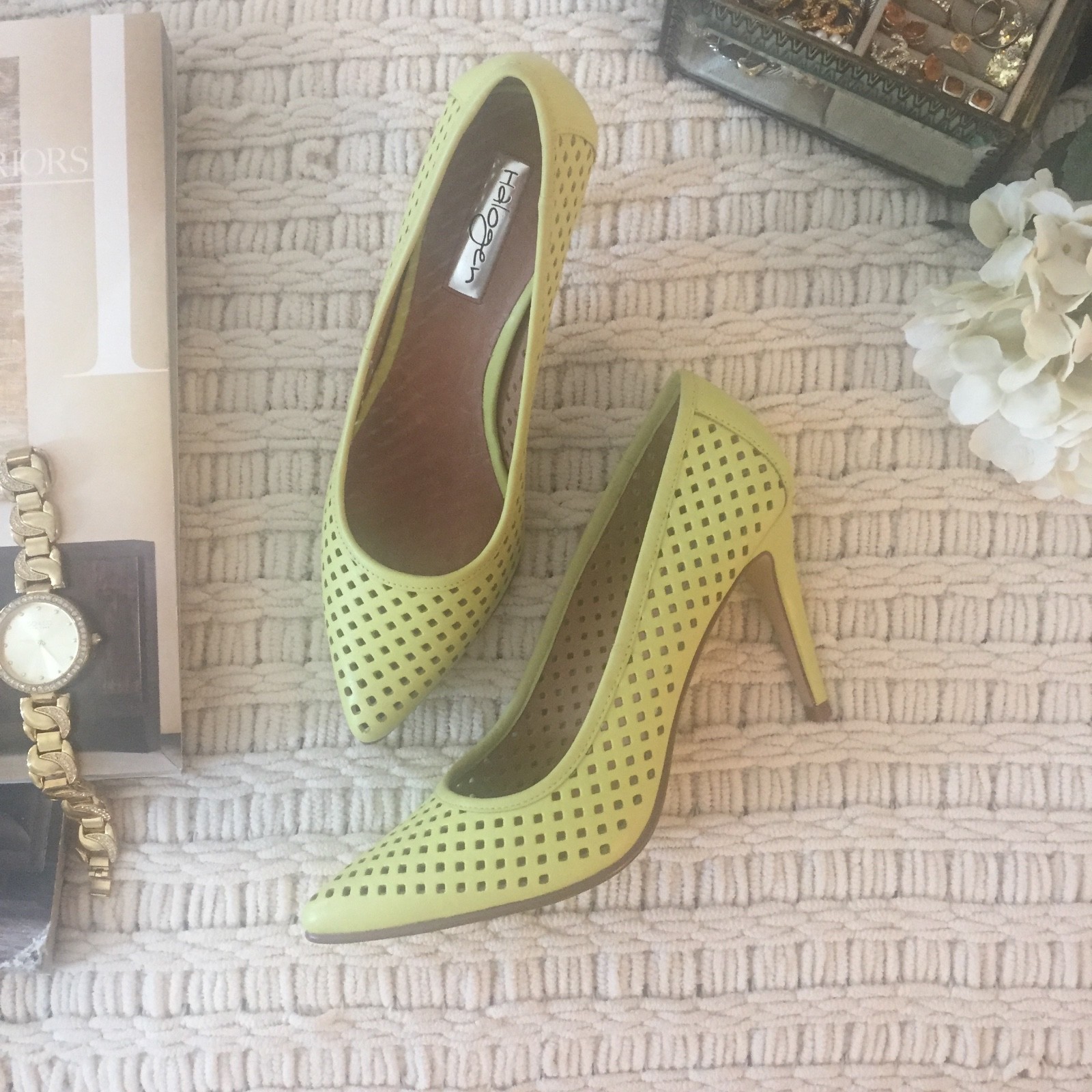 NEU Halogen Perforated Yellow Leder Pumps, Größe 6 NEU Halogen Perforated Yellow Leder Pumps, Größe 6