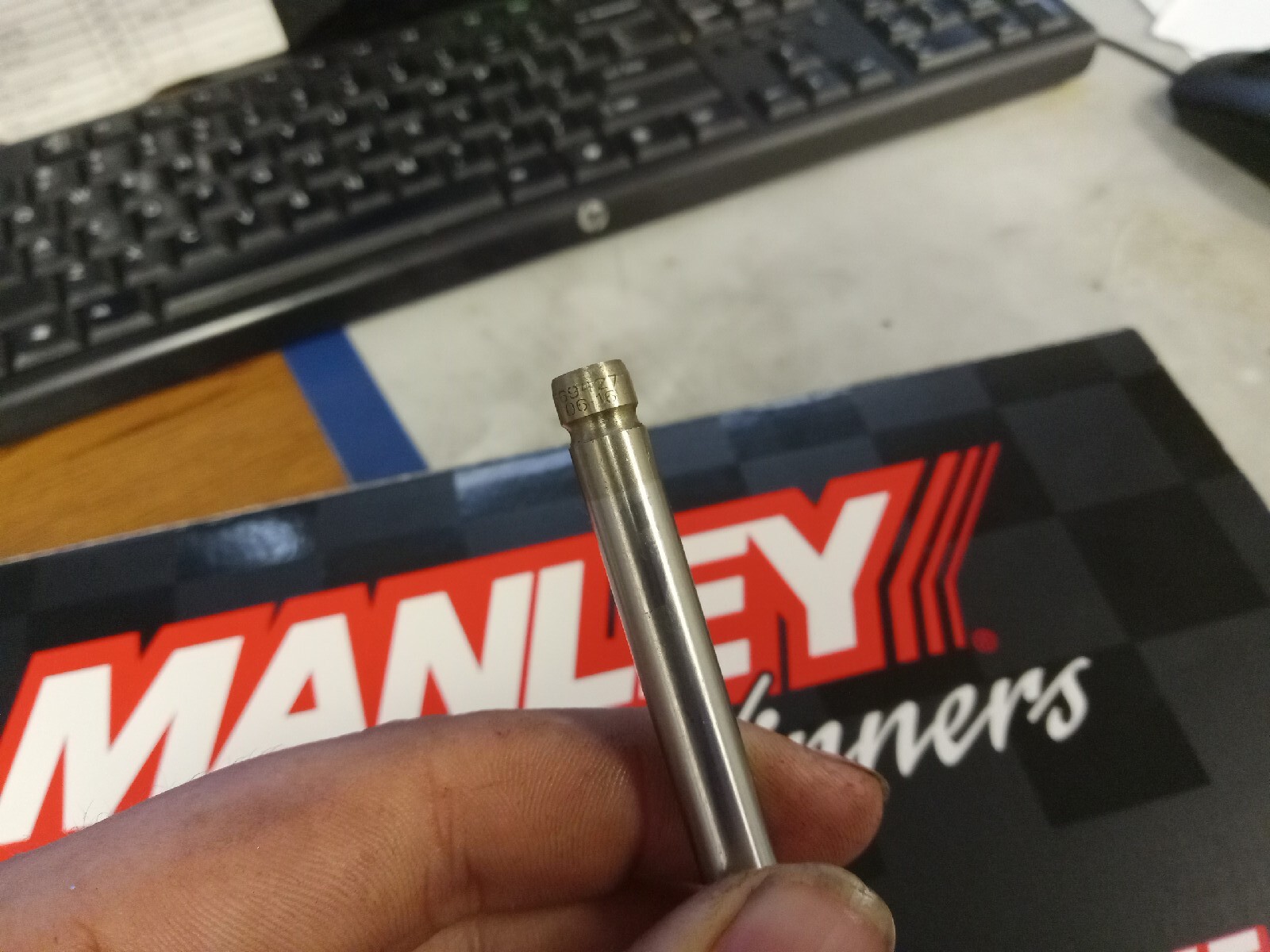 GM 12569427 LS3 Hollow Stem Lightweight Intake Valve 2.165" Set of 8