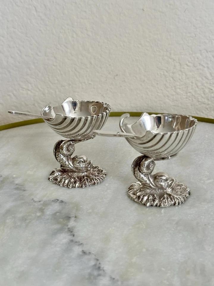 RARO par de adegas e colheres de sal antigas banhadas a prata para golfinhos e conchas c1880 - Imagem 3 de 4