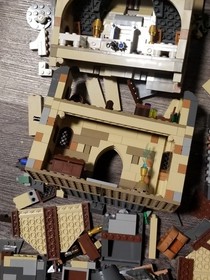 LEGO Harry Potter Hogwarts Castle & 8 Minifigures Set Missing parts Please View 