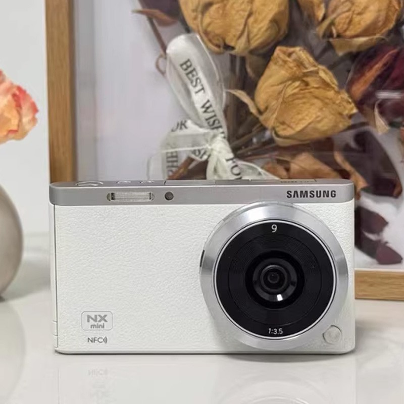 Samsung NX Mini Camera w/ NX-M mm Zoom Lens