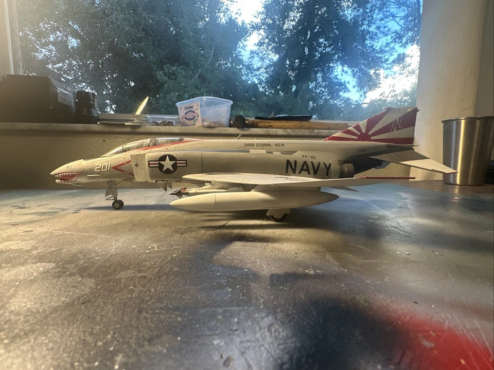 Modelo de avión acabado Tamiya 1/48 F-4B Phantom II construido profesionalmente Foto 2 de 4