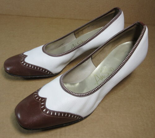 Vintage 60s SPECTATOR Wing Tip SHOES 8 Perforated Leather Trim Pumps Med Heel - Picture 1 of 12