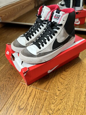 Kinder Jungen Nike Blazer Mid 77 Sneaker Turnschuh Summit White (Grau/Schwarz/Rot) UK 4