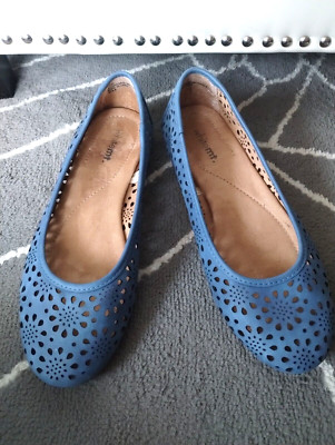 Corn Flower Blue Eyelet Laser Cut Ballet Flats Size 10 M EUC