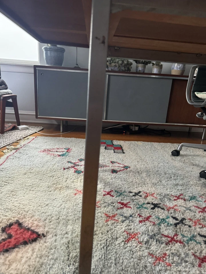 Mesa de escritorio Florence Knoll modelo 580 mediados de siglo  Foto 3 de 4