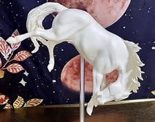 Seunta Vortex Bucking Mustang Stallion Resin 1:9 Model Unpainted