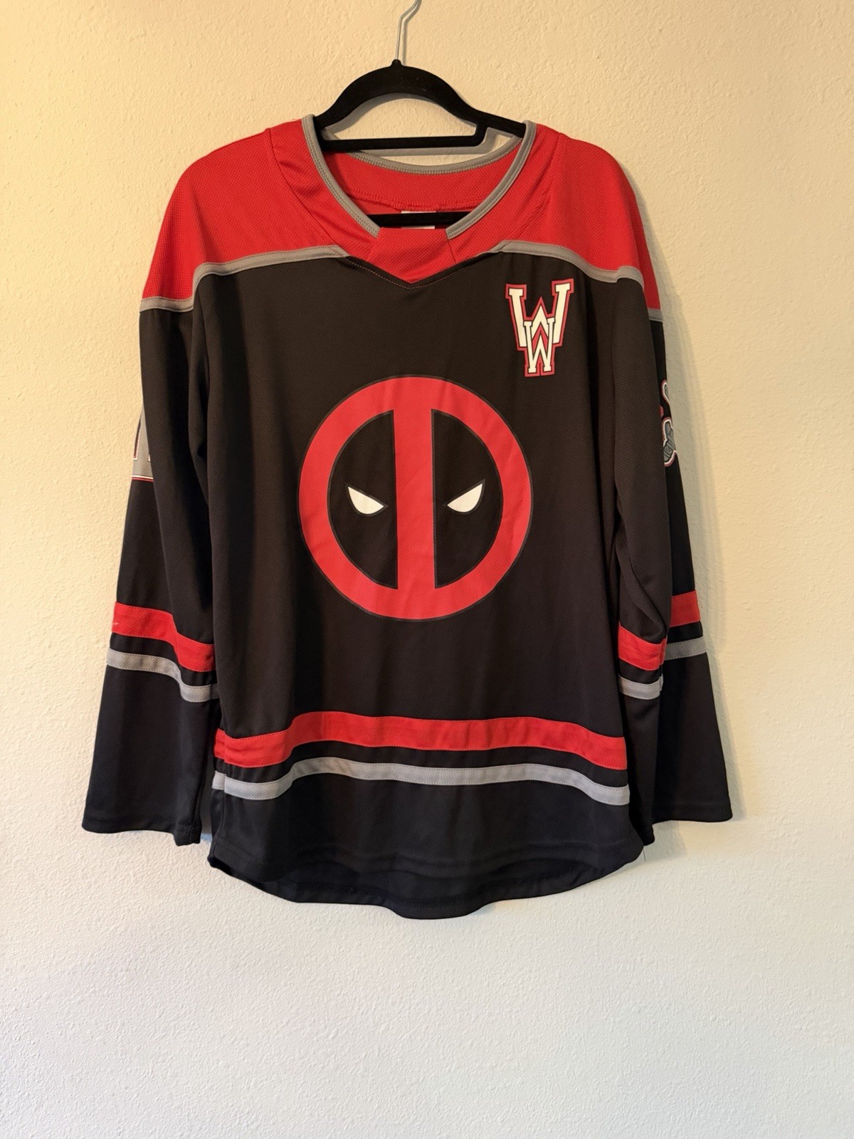 Men's Marvel Deadpool Black Graphic Hockey Long Sleeve Jersey Size M ( 38-40 )
