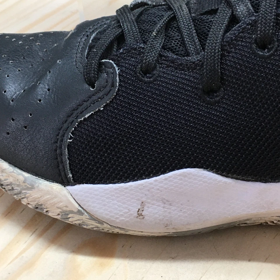 Кроссовки баскетбольные молодежные Under Armour 6 Jet 21 черные на шнуровке 3024794-001 - Изображение 4 из 4