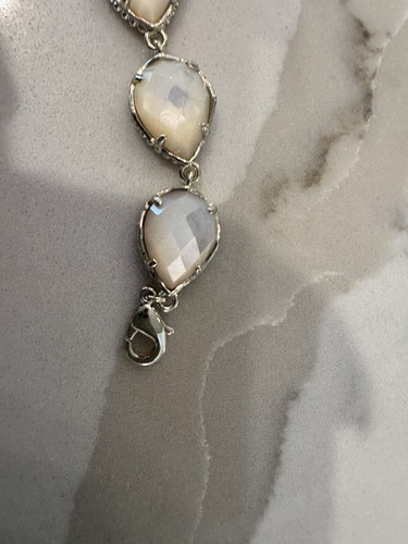 Bracciale Kendra Scott Bryn tono oro con quarzo rosa - Foto 4 di 7