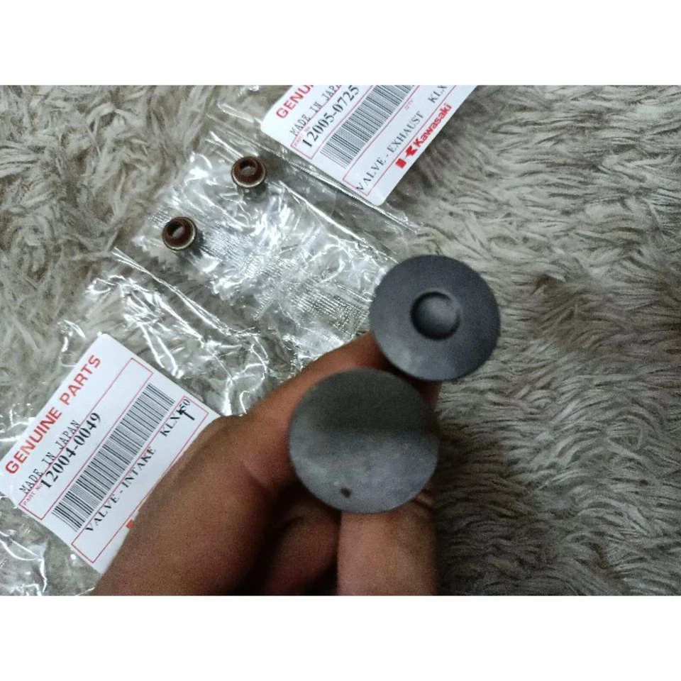 Juego de válvulas de admisión y escape para Kawasaki KLX 140 / 150 - Envío... - Imagen 2 de 3