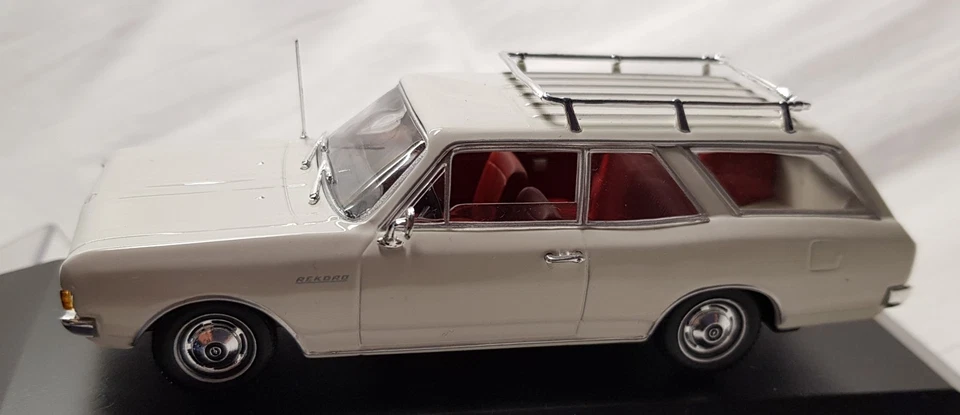 MINICHAMPS 1/43 - OPEL REKORD C BREAK - 1966 - WHITE - Immagine 2 di 4