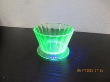 URANIUM GREEN GLOW RIBBED GLASS FOOTED SHERBERT DESSERT BOWL FLUTED SIDES