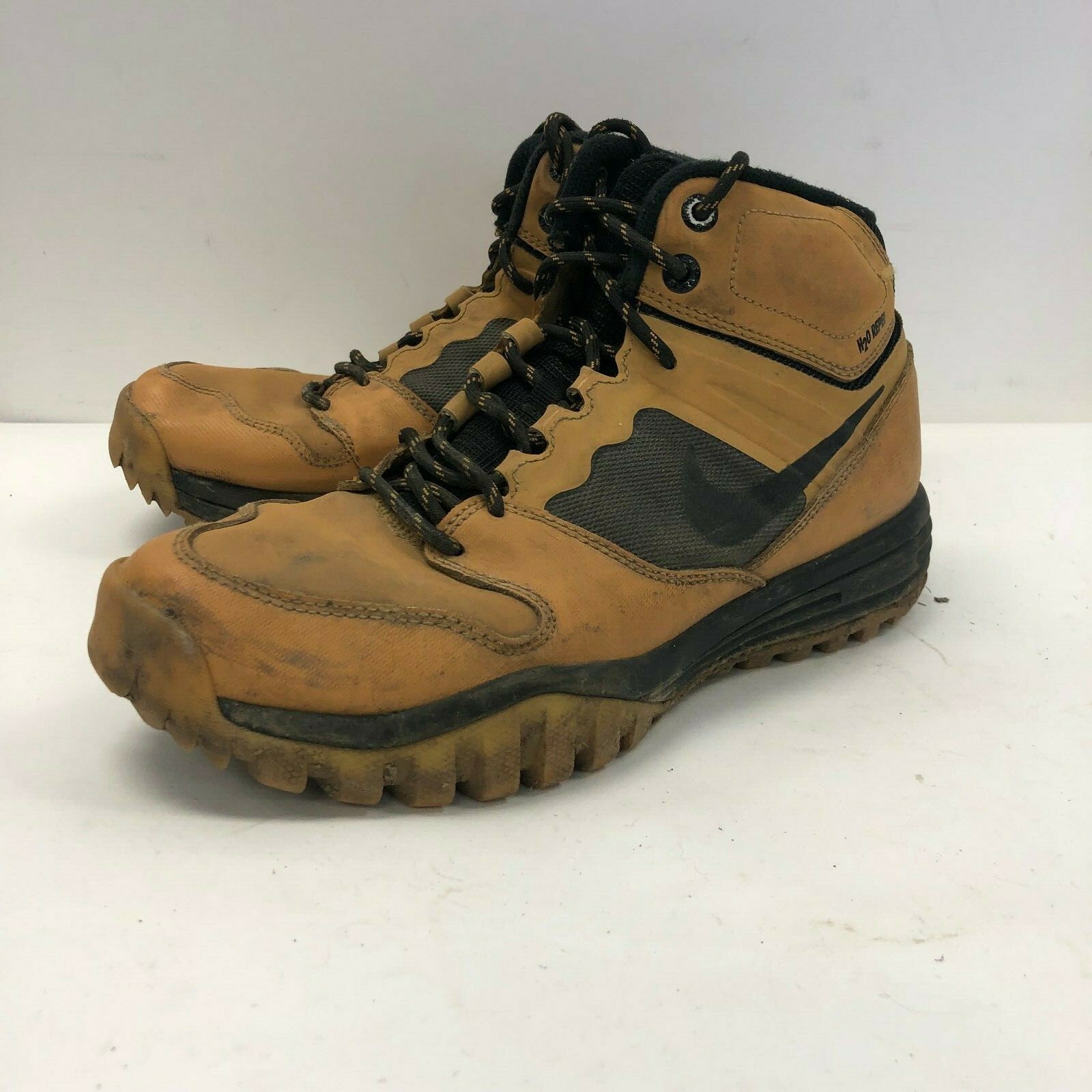 nike boots tan