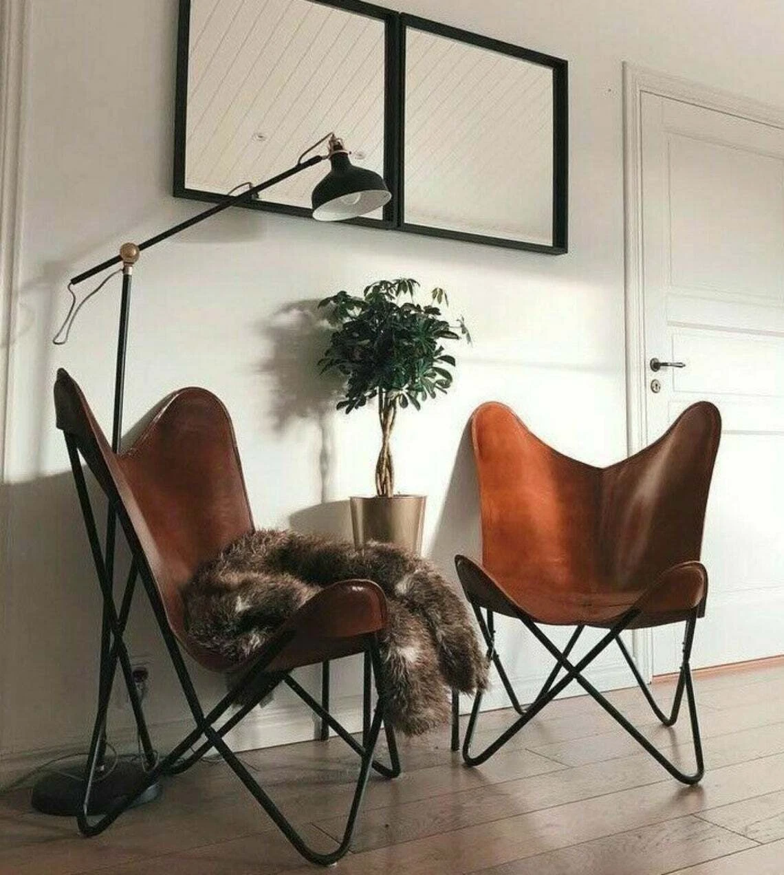 Indoor Outdoor Sleeper Seat Handmade Buffalo Leather Butterfly Relax Arm Chair
Opens in a new window