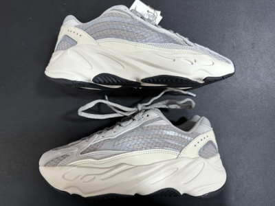 yeezy 700 size 3.5
