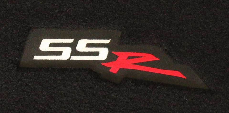¡NUEVO! Alfombrillas delanteras NEGRAS CHEVY SSR 2003-2004 BORDADO logotipo y encuadernación roja Foto 2 de 4