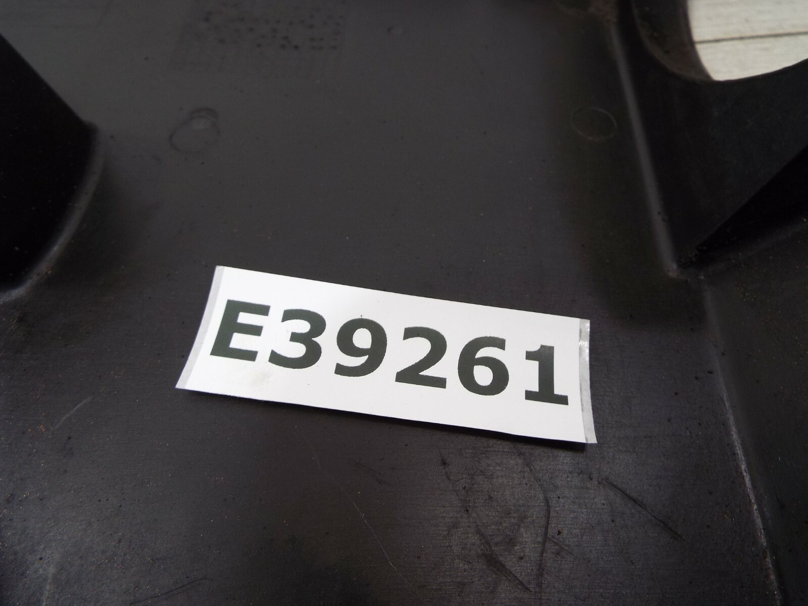 BMW 5 Series E39 Upper Left Engine Compartment Cover 8187497 E062  