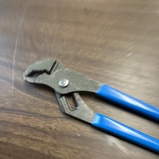 Channellock 422  9-1/2-Inch V-Jaw Tongue and Groove Pliers