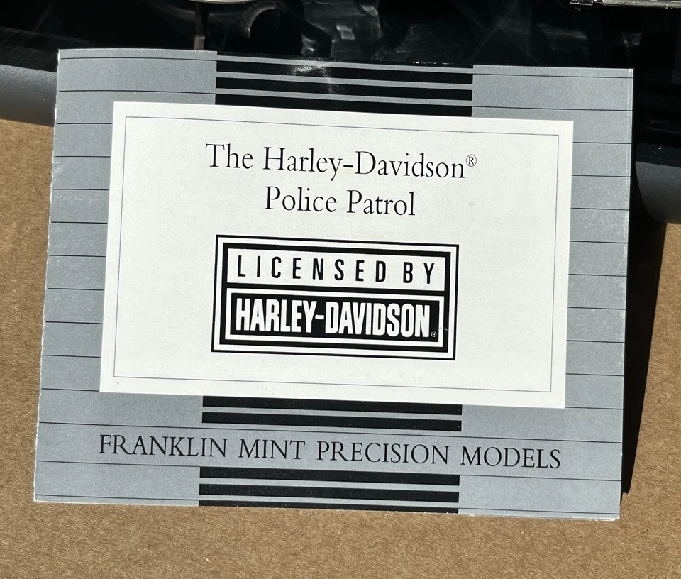 FRANKLIN MINT Harley Davidson Police Patrol 1:10 Motorcycle w/ Display Case - Image 4 of 4