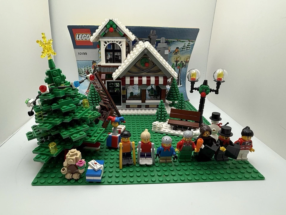 LEGO Creator WINTER TOY SHOP 10199 Complete w/ Minifigs, Instruction & Gift Tag - Image 2 of 4