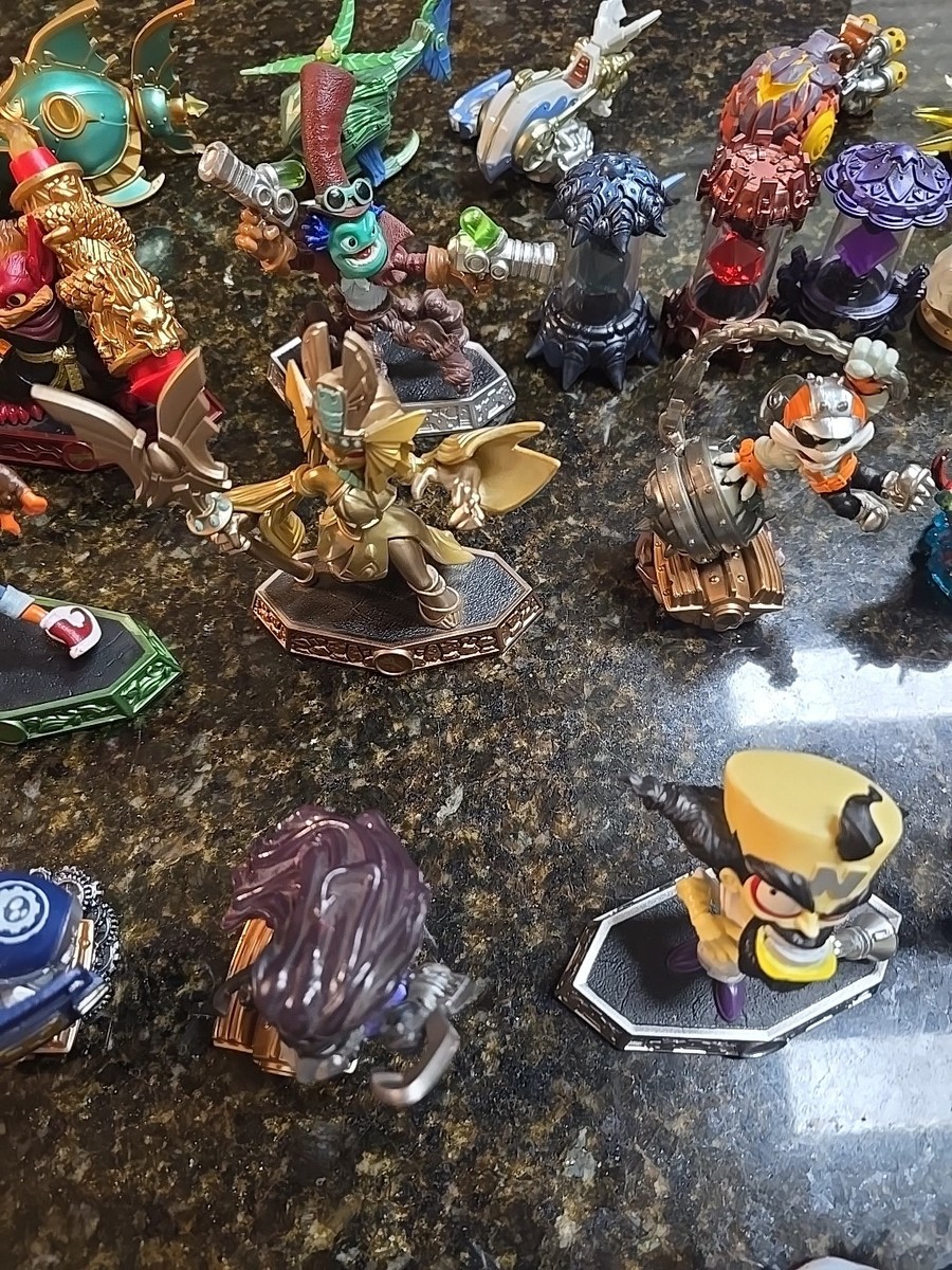Lot De 21 Figurines Skylanders – Activision – Occasion – Collection