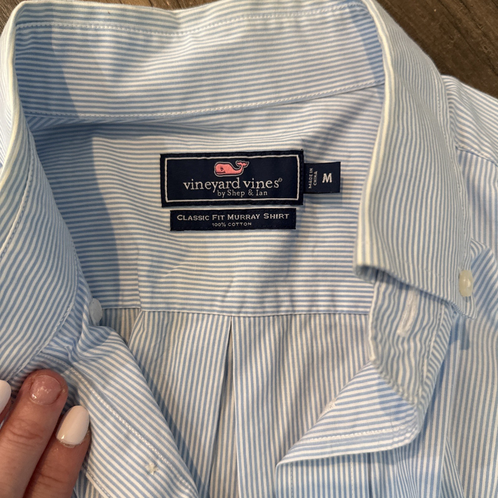 Vineyard Vines M Button Down Excellent - image 8