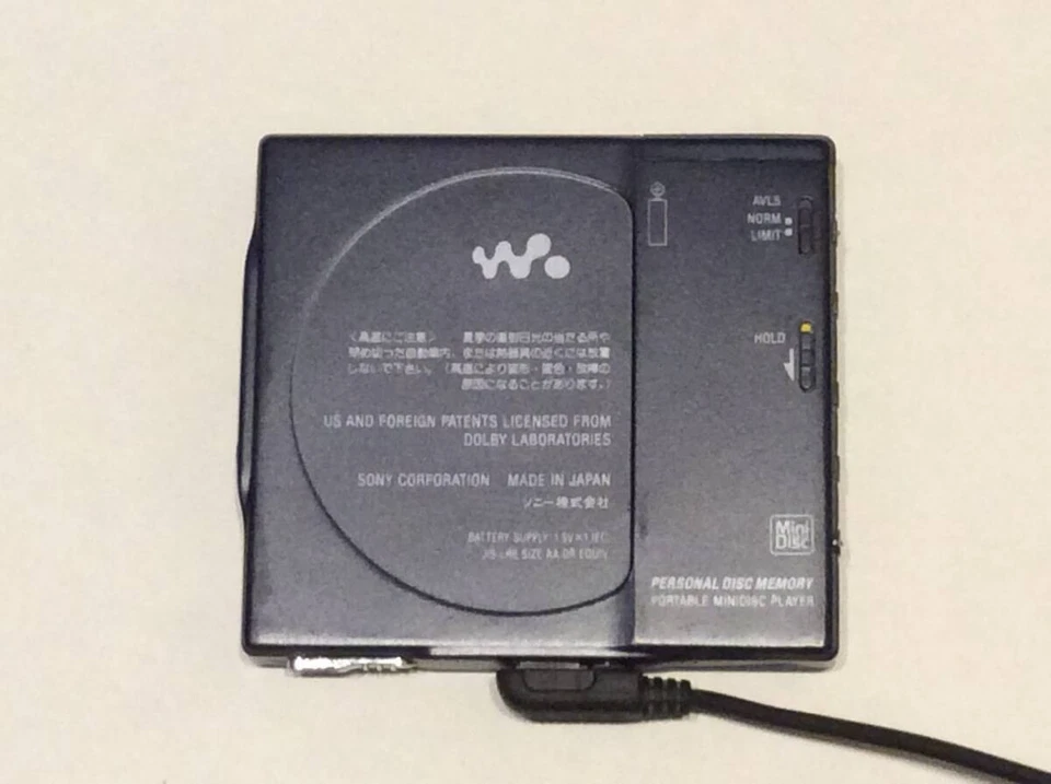 Sony MD Walkman MZ-E900 Magnesium Body with Remote and Accessories - Image 4 of 4