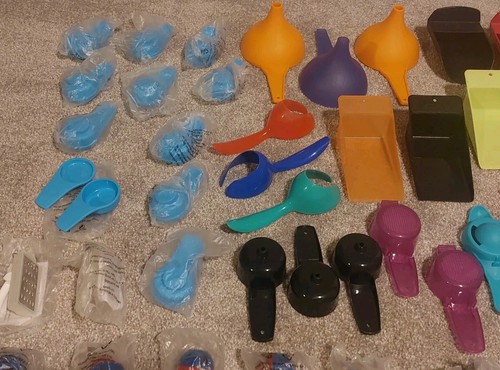 New! Tupperware Gadgets Huge Lot 80+ - Picture 3 of 7