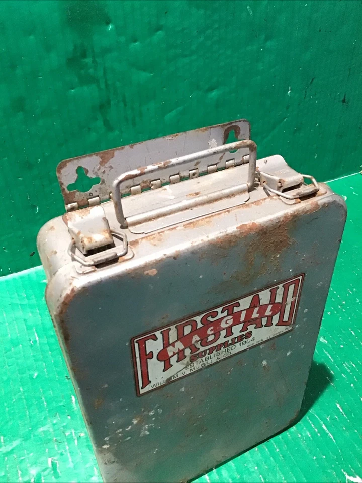 Vintage William V MacGill First Aid Box est 1904 Antique Metal Wall Mount Handle - Image 2 of 4