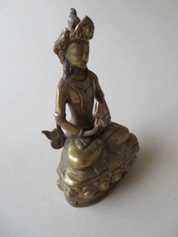 ANTIGUO BUDA CHINO, NEPALÍ O TIBETANO EN UN TRONO DE LOTO --- BRONCE Foto 2 de 4