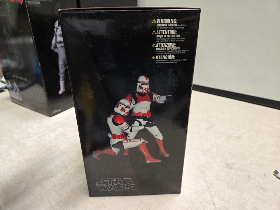 KIT DE VINILO KOTOBUKIYA ARTFX+ STAR WARS SHOCK TROOPER PAQUETE DE DOS 1/10 WONDERCON 2012 Foto 2 de 4