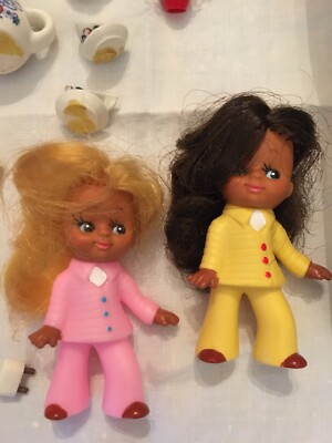 VINTAGE ANCIENS MEUBLES De Poupées Modella Et 2 Poupées Pour Maison De Poupée EUR 120,00 - FR