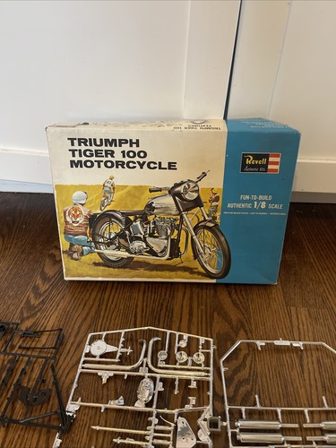 Revell H-1230 Triumph Tiger 100 Motorrad Maßstab 1:8 komplett ansehen - Bild 7 von 8