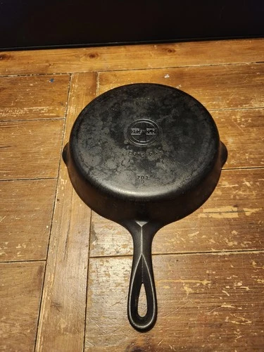GRISWOLD #7 Cast Iron Skillet Small Block Logo 701G Flat Erie PA USA Fry Pan