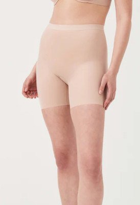 Spanx MEDIUM Invisible Girlshort Lightweight Tummy Control NWOT 10252R ----MARKS