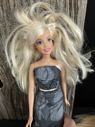 Lot Of Five Vintage Barbies. Various. Only One With Clothes. One Is Not Barbie. - Picture 5 of 12