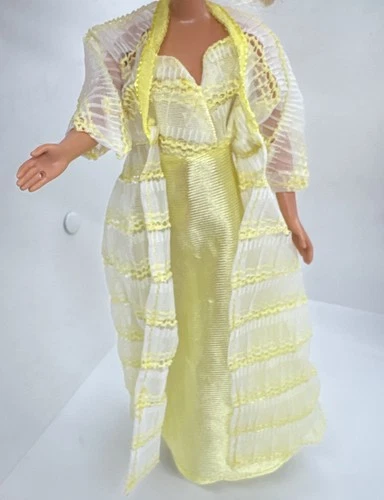 VINTAGE BARBIE CLONE Yellow PEIGNOIR SET NIGHTGOWN & ROBE TLC Read B7-45