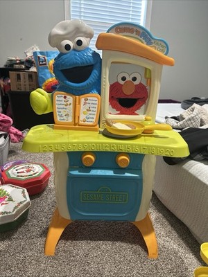 Playskool Sesame Street Come 'N Play Cookie Monster Kitchen Café Playset WORKS