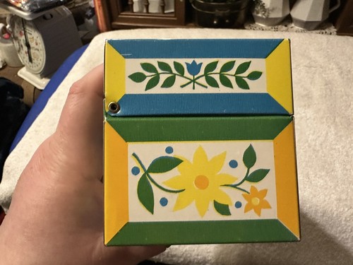 Vintage Floral Retro Syndicate MFG Co Metal Recipe Box With Hand Written Recipes - Picture 2 of 8