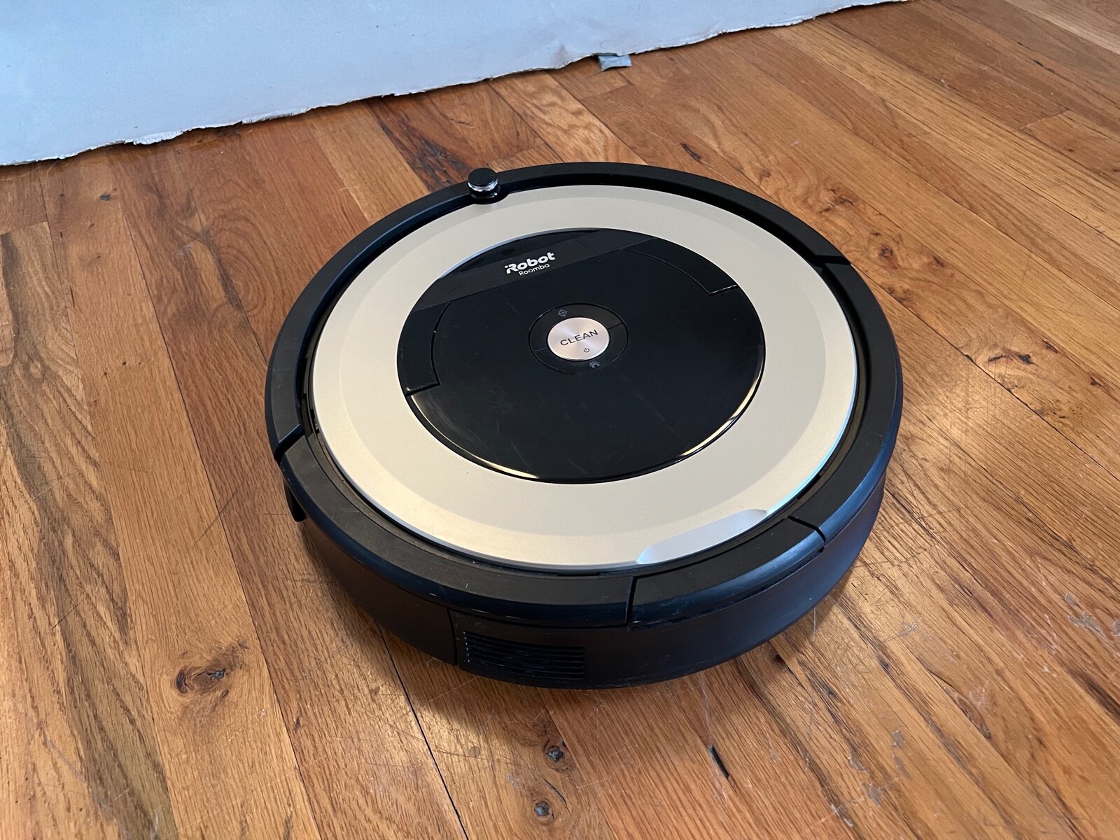 balance Vær sød at lade være Wreck iRobot Roomba 891 Robot Vacuum WiFi Connect, Self Charging, Champagne | eBay