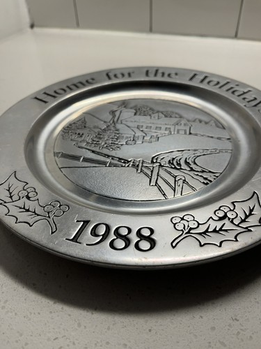 Vintage Wilton Pewter 11" Wall Plate 1988 Christmas Home For The Holidays Decor - Picture 3 of 8
