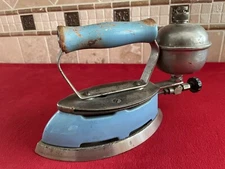 Early Coleman Lamp Stove Blue Enamel Gas Sad Iron Kitchen Tool Instant Lite 4A
