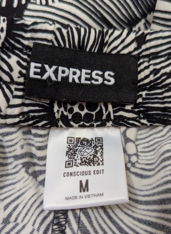 Bermudas de satén de tiro súper alto Express talla M negras y marfil 3838 Foto 3 de 4